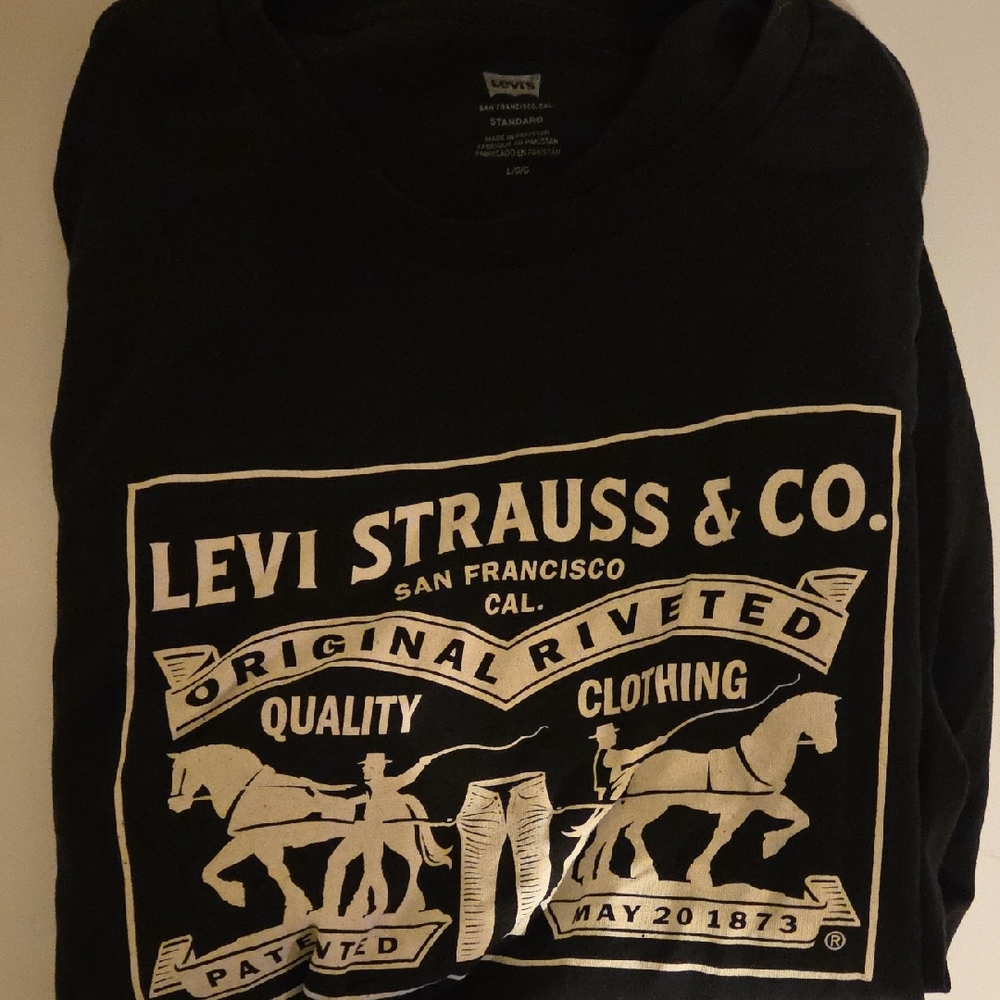 Levi's Black Long Sleeve Graphic Tee